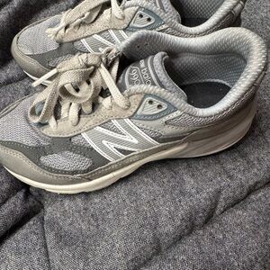 New Balance 900 Boys size 1